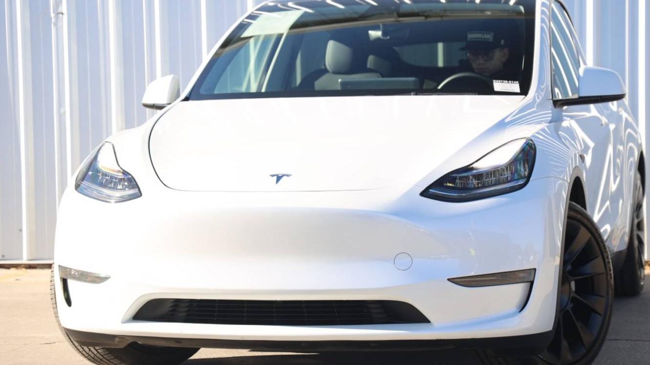 TESLA MODEL Y 2023 7SAYGDEE0PA025728 image